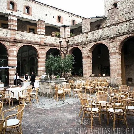 Aparthotel Abbazia Di San Pastore Residenza D'epoca Spinacceto
